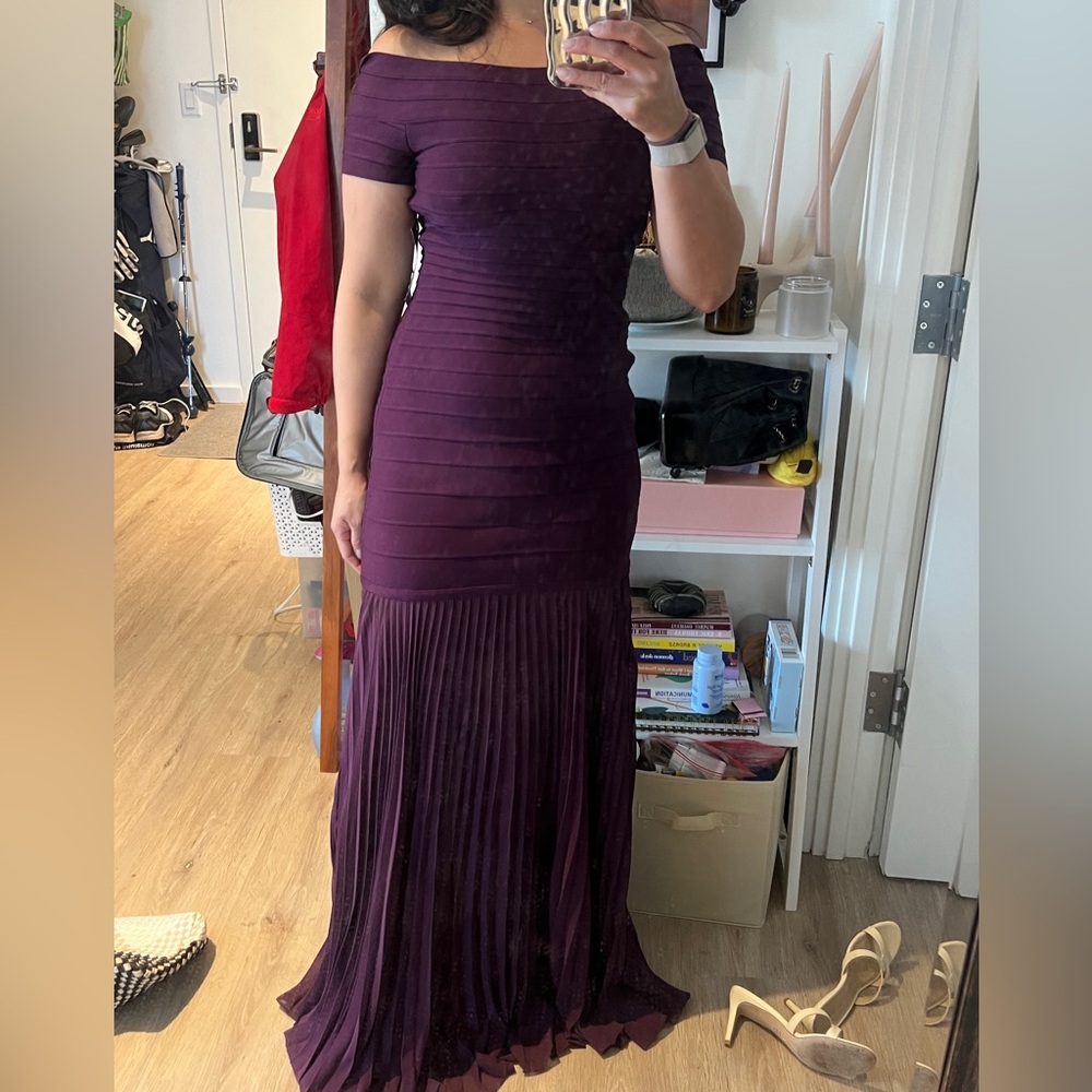 ⛔️SOLD⛔️
NWT Herve Leger bandage sheer dress in purple, SZ SMALL - Picture 8 of 14